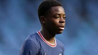 PSGが期待の17歳サイドバックとプロ契約締結！