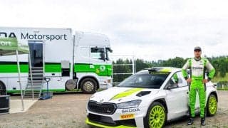 新型シュコダ・ファビアRSラリー2がボヘミアラリーでコースカー、ドライバーはミケルセン