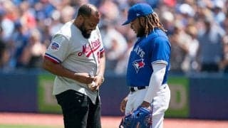 【MLB】ゲレーロ親子が始球式で“共演”　親子ボブルヘッドに数千人が長蛇の列