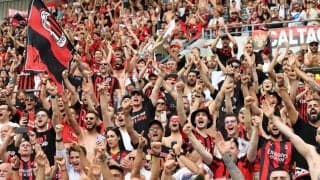 11年ぶりセリエA王者のミランが新ユニフォームを発表！伝統の赤黒ストライプで袖口にはイタリア国旗のカラー