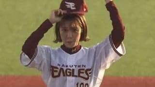 スタイル抜群アイドルの“豪快モーション”に注目　本気モードのノーバン始球式