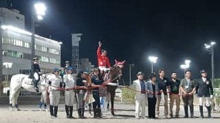 ボンネビルレコードが9年にわたる誘導馬としての役割を終える　今後は日高の牧場で余生へ