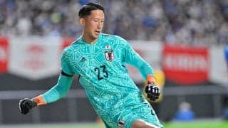 日本代表GKシュミット・ダニエルが「上手い」とJリーグのFKに思わずうなる！「魔法の右足」と絶賛された衝撃の直接弾！