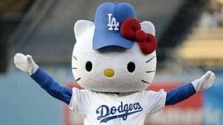 【MLB】キティちゃんの“恥ずかし”大暴投に「大笑いした」　まさかの始球式「すごくかわいい」