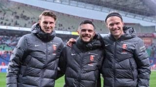 【浦和レッズ】DFショルツの大好物「納豆カレー」を埼スタで販売！モーベルグとの2選手の試食姿に「ユンカー様、不満顔」の声も