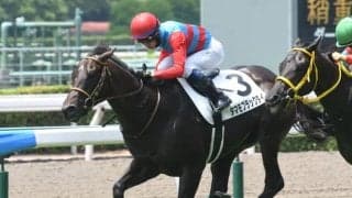 【小倉5R新馬戦結果】6番人気タマモブラックタイが早め先頭から押し切る