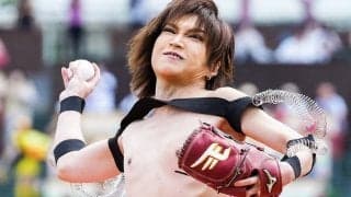いきなり脱いだ「やばすぎ」　“逆ドーピング”の1球に爆笑「震えてんのツボる」
