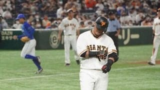 中田翔が膝に手をつき愕然…　打球が抜けない“地上3m”が「とんでもないプレー」