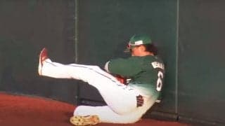 山川が「『まじかよあいつ笑』みたいな表情」　西川遥輝の衝突美技が「ドンピシャ」