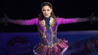 メドベージェワが披露した上下黒の”大胆ランジェリー姿”にファン騒然！「完璧な美しさ」「熱すぎる！」