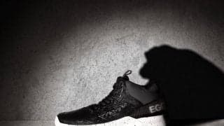 EGOZARUのバスケットボールシューズ EGO AWAKE MIDの新色「OG BLACK」発売