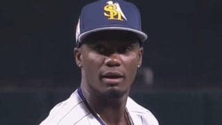 打者棒立ちの剛球は「異様に速く感じる」　“火の玉”の威力に「吸い込まれる」