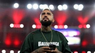 「ビーチでの生活を楽しむために来た」元ブラジル代表DFがフラメンゴ加入のビダルを非難