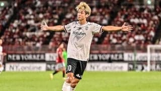 【鹿島】試合後のピッチで胸アツ場面！ 「男同士に余計な言葉はいらない」大迫勇也＆鈴木優磨が笑顔で抱擁