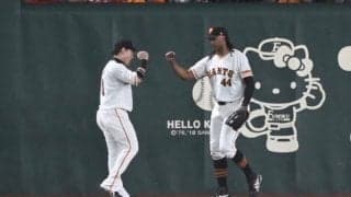 合図送る「亀井コーチ嬉しそう」　巨人助っ人の“空中美技”が「どんどん進化してる」