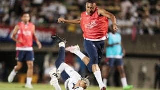 大人4500円、PSGの公開練習に1万3000人超！ 選手は精力的に汗流すも、最後に4人が相次いで乱入