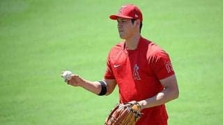 【MLB】大谷翔平の「スタイルやば」　193センチのスーツ着こなしが「足なっが！　顔ちっちゃ」