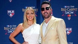 完璧モデル歩きの美人妻と球宴登場した現役最強投手　米恍惚「惑星で最もクールな夫婦」