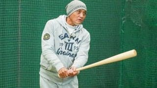 落合博満氏と阿部慎之助氏が実践　体の開きを抑えてバットをスムーズに出す練習法