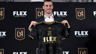 その心境はいかに？レアルのユニフォームにサインを求められたベイルが苦笑い「かなり気まずそうだ」