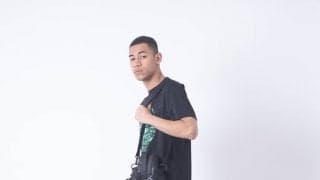 バッシュをさらせ！ - こだわりのシューズを見せて歩けるスポルディングのハーネスベルト式シューズホルダーが好評