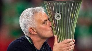 「ジョゼが困惑」ローマのモウリーニョ監督がサプライズに困惑、ファンが突然目の前でプロポーズ