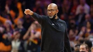 昨季の最優秀コーチ、モンティ・ウィリアムズHCがサンズと複数年の延長契約に合意