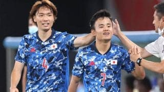 「やっちゃった」決定機逸の久保建英が笑顔で報告した相手は板倉滉、試合後に再会し談笑