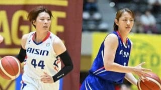 4年ぶりにチームメートとなったアイシンのルーキー峰晴寿音と梅田彩香