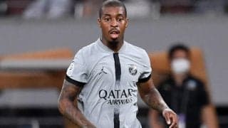 浦和戦後サインに応じたPSGキンペンベ、流ちょうな日本語でスタッフに挨拶