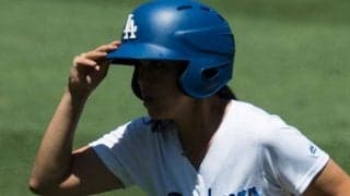 【MLB】ボールガールが「私たちの外野手よりうまい」　“大失態”も華麗なグラブさばきに喝采