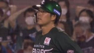 打者呆然の“体ピーン”が「さすがに上手すぎる」　寝たまま送球が「カッコ良すぎた!!」