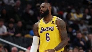 息子ブロニーとNBAでプレーすることを望むレブロンに今夏待ち受ける3つの選択肢とは？
