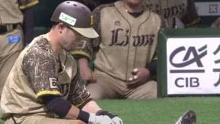 あわや惨事の外崎と「ボールボーイもシンクロ」　危機一髪の尻餅に西武ベンチ爆笑