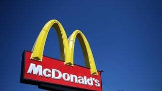 マクドナルドの制服？アヤックスファンがユニフォームデザインに抗議