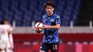 上田綺世が本拠地デビューでフル出場！ 相手クリアが顔面直撃の事件も、チームは今季初勝利《ジュピラー・プロ・リーグ》