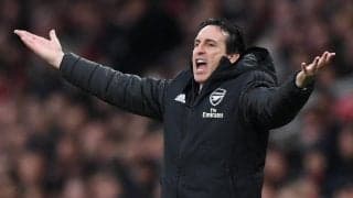 英語の発音とアーセナル時代をバカにされたエメリ監督、思い切り中指立てる