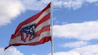 アトレティコのユニフォーム売上が衝撃の40%ダウン…「床屋のぐるぐるみたい」な赤白ストライプが受け入れられず