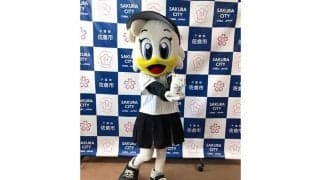 ロッテ、佐倉市の小学校全23校にマリーンズ消毒用アルコールディスペンサー1160本寄贈