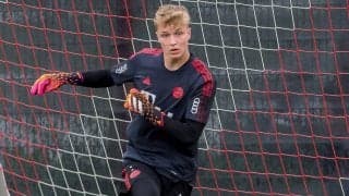 バイエルンが若手GKシェンクと初のプロ契約…2024年夏までの契約