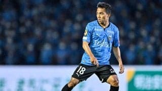 「久保さんの名言?」チャナティップ、人気サッカー漫画の「名言Tシャツ」を着て自撮り! 無邪気な笑顔に「かわいい」の声多数