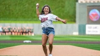 【MLB】「とても愛らしい」　華麗すぎる“アクロバティック始球式”は「今まで見た中で最高」