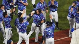 DeNA、“襟付きユニ”で3戦全勝　大田サヨナラ打に指揮官ご満悦「ゲンがいい」
