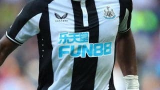 ニューカッスル、ブライトン戦はウォームアップウェアで試合決行　色味の混同を避けるため