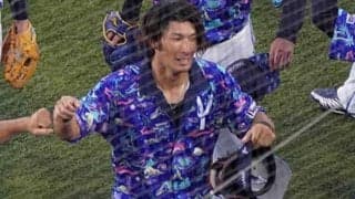 「送球が打球みたいに伸びとる」　約60mのドンピシャ“爆肩”が「ばけもんやん」