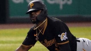 走塁中にポケットから携帯電話を落とす珍事　本人は使用意図を否定「故意ではなかった」