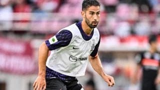 広島ベスト4の裏に「美人すぎる”勝利の女神”」観戦！ 「ズルすぎだろ」の声出た人気グラドルのユニ来場姿