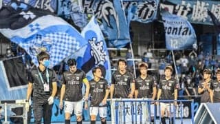 大仁田厚が試合中止“無人の等々力”で「男気の謝罪」！ 雨に打たれながら守った有言実行する姿に「好感度アップした」「最高」と賞賛される！