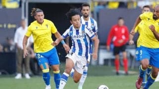 「カッコいい背中!!」とファン喜ぶ、久保建英の「充実感漂わせた試合後の上半身裸映像」！ 決勝ゴールを決めてサポーター席に勝利の挨拶！