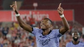 ｢なんて選手だ｣!! ダビド・アラバの｢スーパーFKが炸裂｣!! レアルを開幕戦逆転勝利に導くファーストタッチでの｢ゴラッソFK弾｣